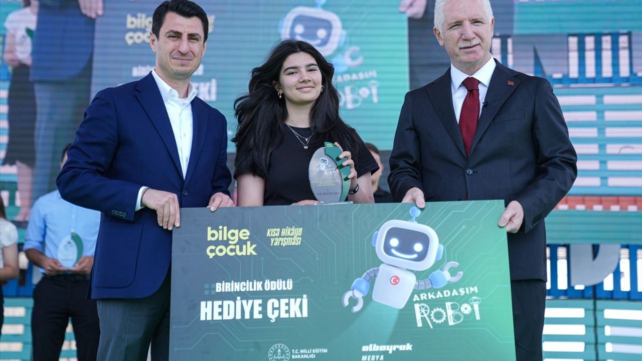 İstanbul'da 'Arkadaşım Robot' Hikaye Yarışmasının Ödül Töreni Yapıldı