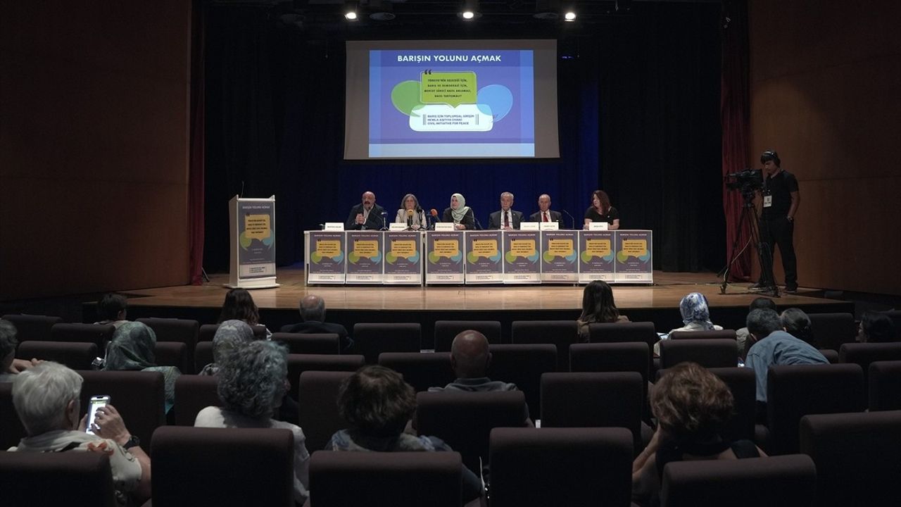İstanbul'da Barışın Yolunu Açmak Konferansı