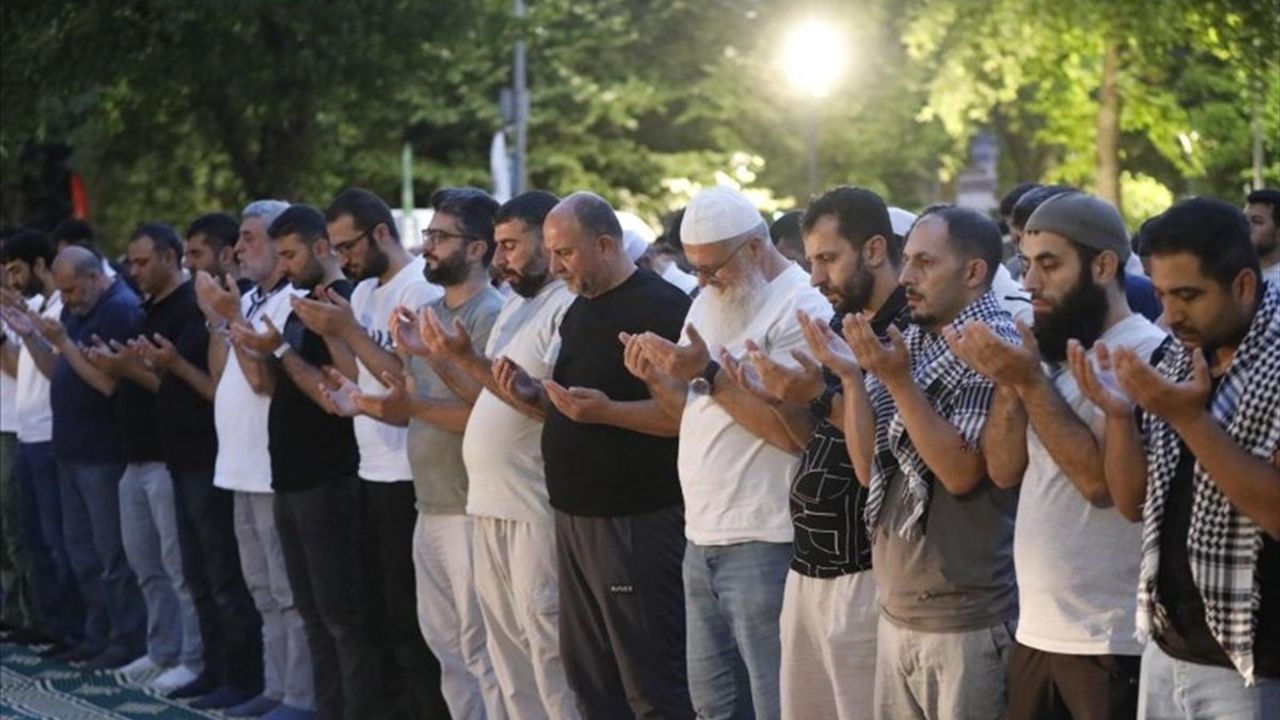 İstanbul'da Gazze İçin Eylem: 'Katliama Alışma Gazze'yi Unutma'