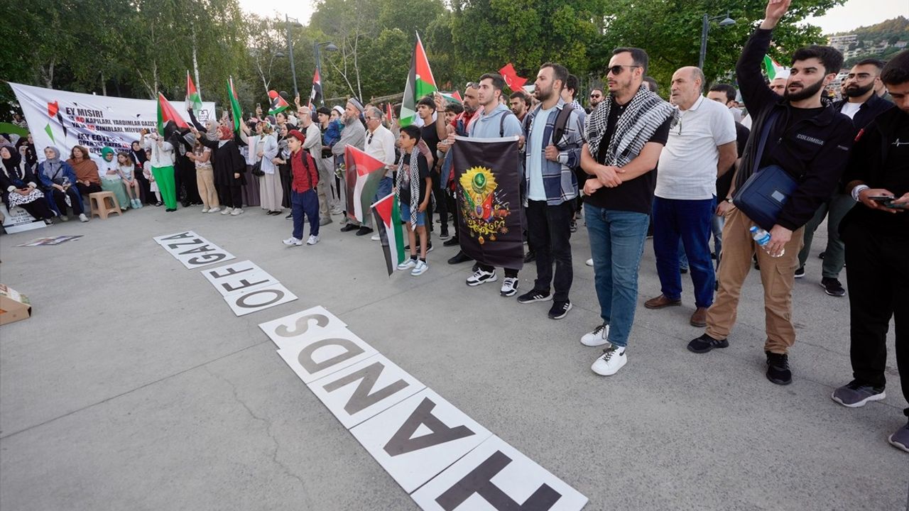 İstanbul'da Gazze İçin Nöbet Eylemi Devam Ediyor