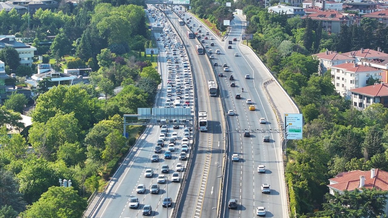 İstanbul'da Haftanın İlk İş Günü Trafik Yoğunluğu