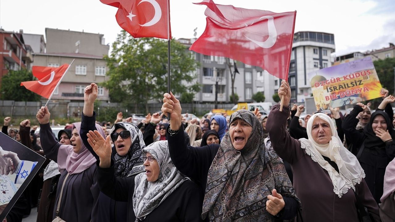 İstanbul'da İran'a Yönelik Saldırılar Protesto Edildi