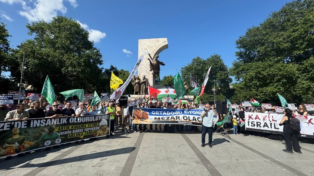 İstanbul'da İsrail'in Saldırılarına Karşı Protesto Düzenlendi
