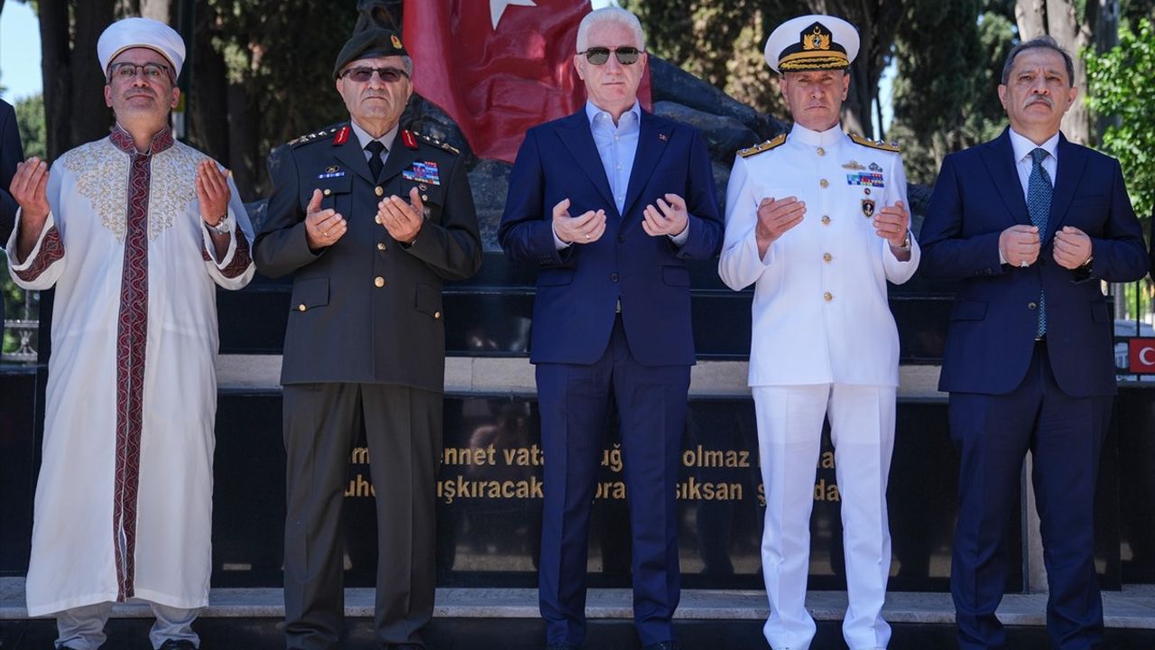 İstanbul'da Şehitler Anısına Ziyaret