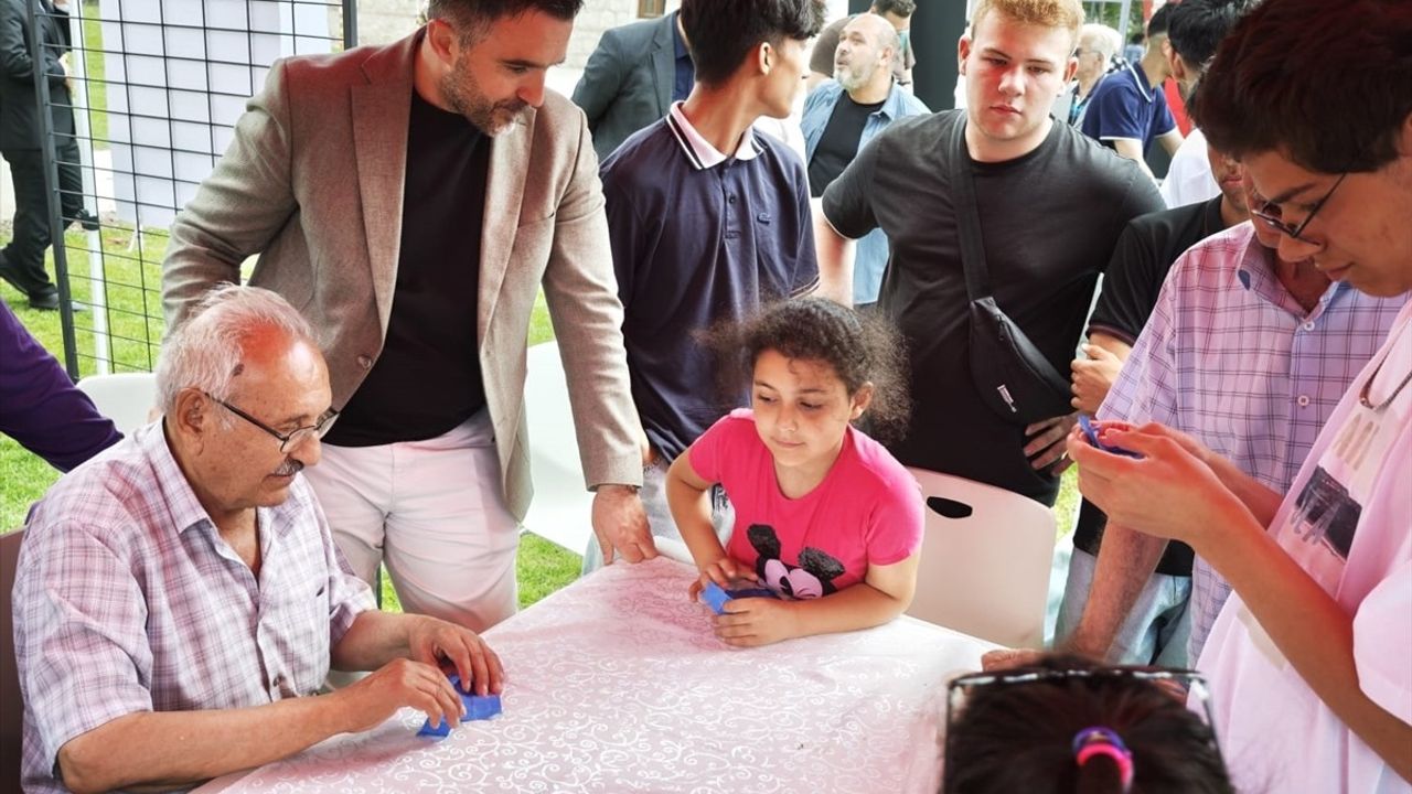 İstanbul'da Torun Tombalak Festivaliyle Kuşaklar Arası Etkileşim Artırıldı