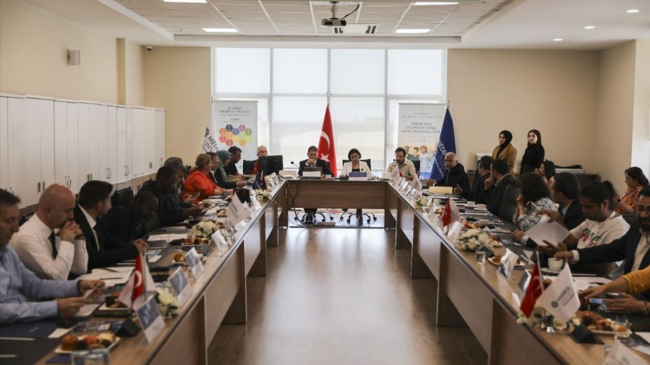 İstanbul Medipol Üniversitesi'nde Uluslararası Öğrenci Forumunda Çözüm Önerileri Tartışıldı