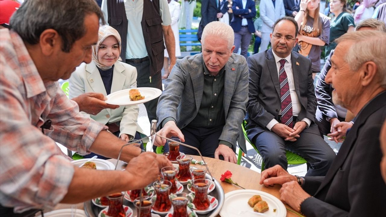 İstanbul Valisi Gül, Darülaceze Sakinleriyle Kurban Bayramı'nı Kutladı
