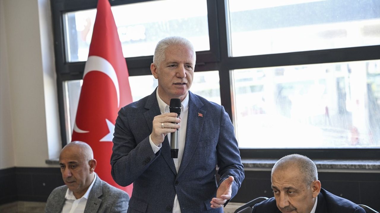 İstanbul Valisi Gül, Havalimanı Taksicilerini Ziyaret Etti