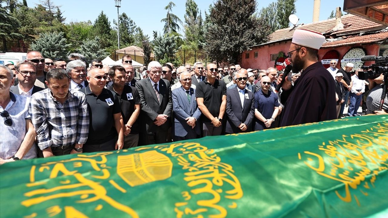 İYİ Parti Genel Başkanı Dervişoğlu, Cenaze Törenine Katıldı