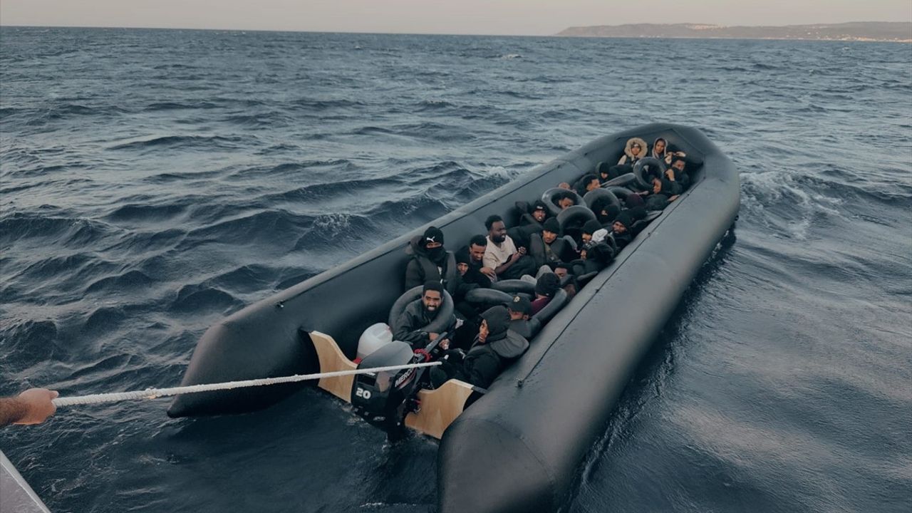 İzmir Açıklarında Kurtarılan Düzensiz Göçmenler