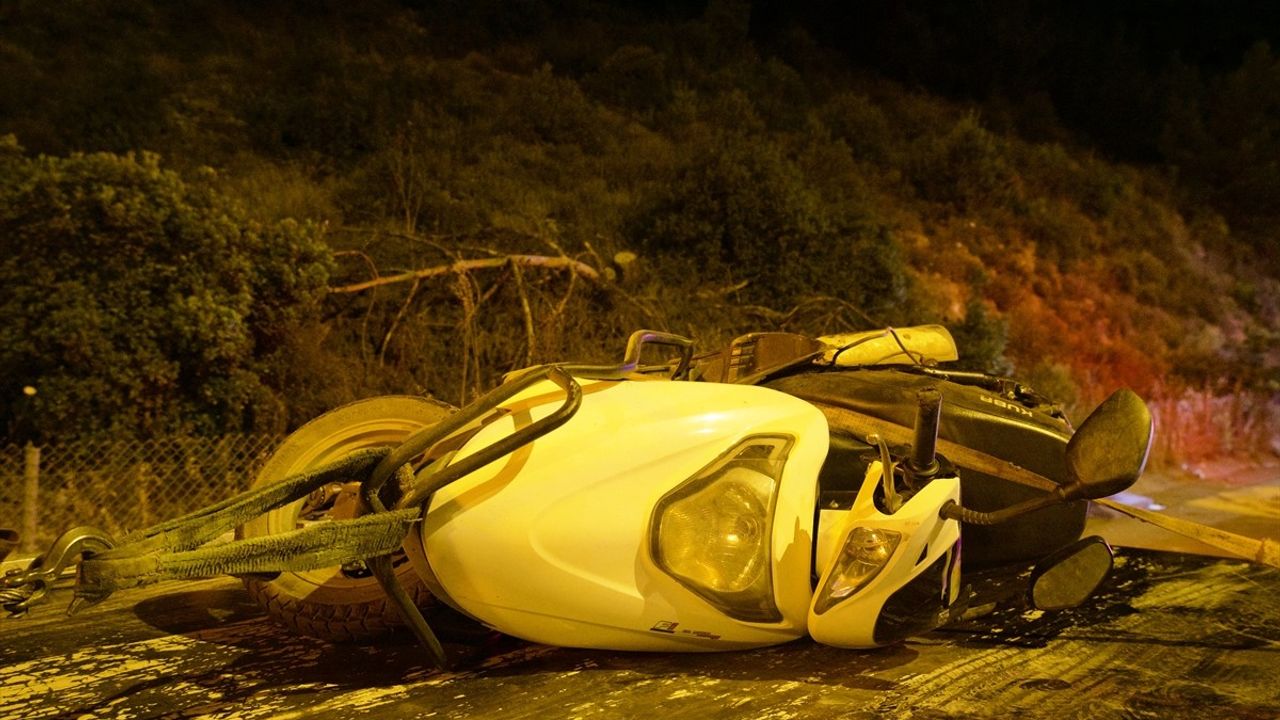 İzmir Buca'da Motosiklet Kazası: Baba Hayatını Kaybetti, Oğlu Yaralandı
