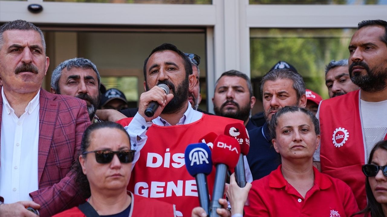 İzmir'de 23 Bin İşçiye Grev Devam Ediyor