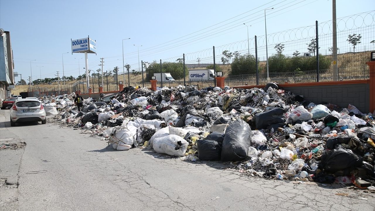 İzmir'de Atık Yığınları Problemi