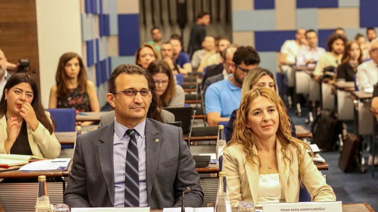 İzmir'de KOBİ'lere ABD Pazarındaki Fırsatlar Tanıtıldı