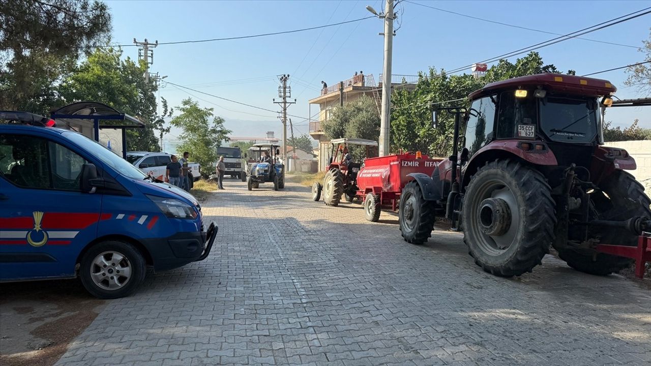 İzmir'de Otluk Alan Yangını Yerleşim Yerlerine Sıçradı