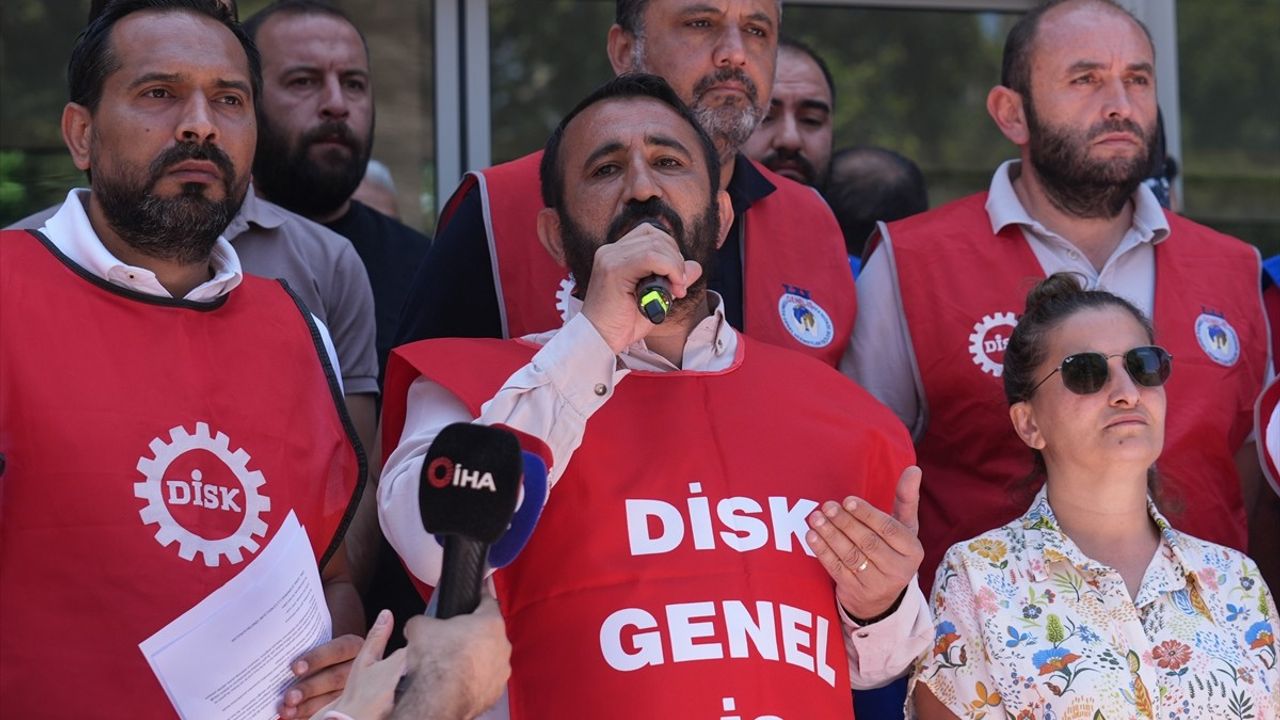 İzmir'de Sendika Başkanlarından Grev Açıklamaları