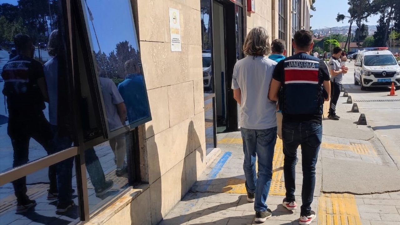İzmir'de Sosyal Medya Üzerinden Terör Propagandası Yapan 5 Zanlı Gözaltına Alındı