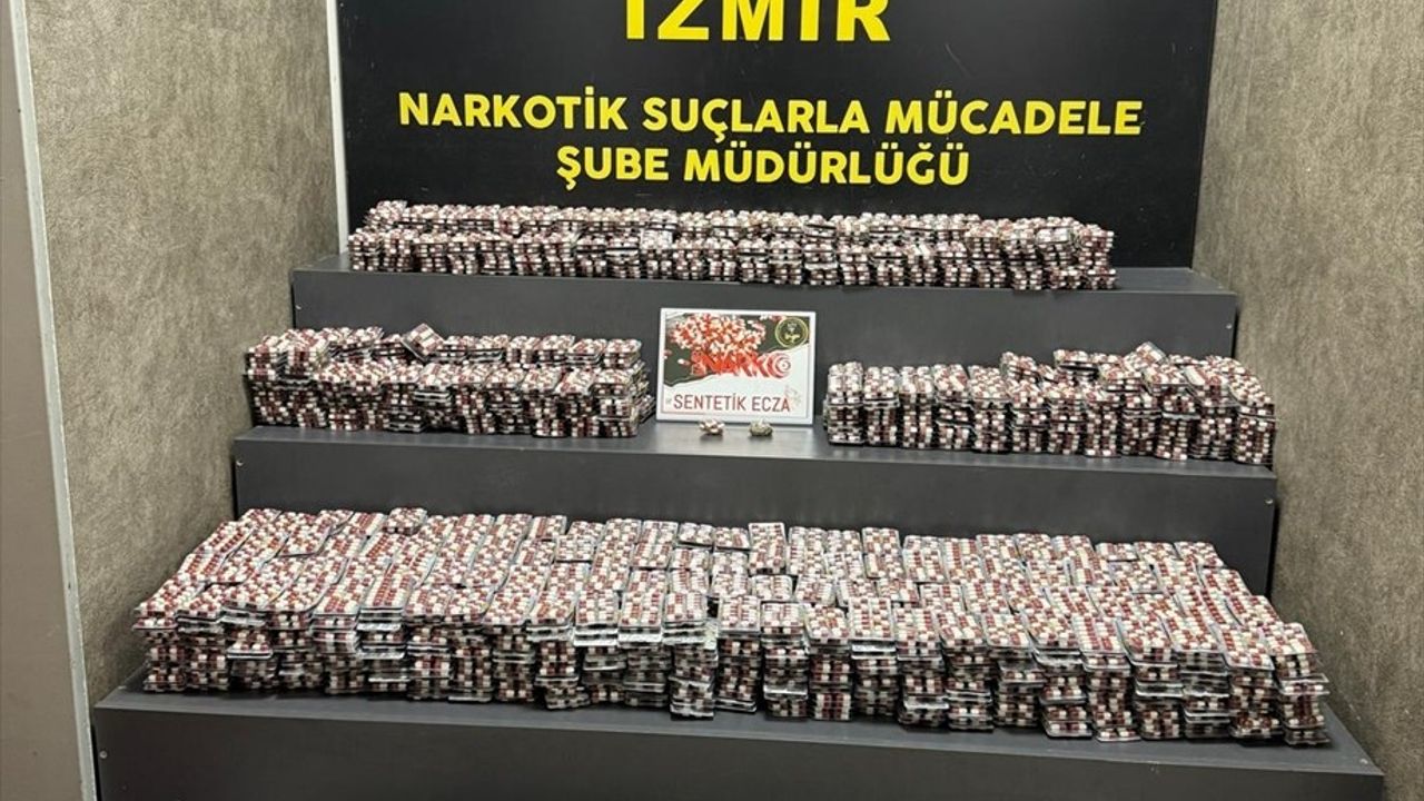 İzmir'de Uyuşturucu Operasyonu: 79 Bin Ecza Hapı Ele Geçirildi