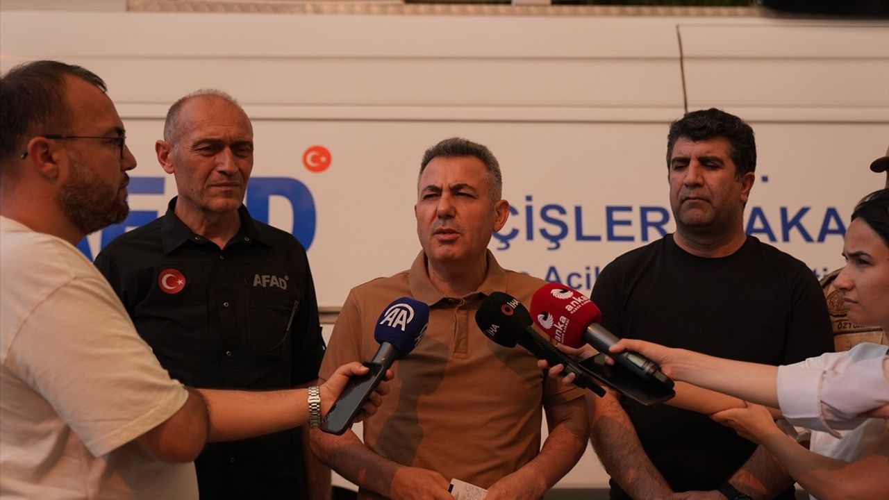 İzmir'de Yangınla Mücadele: Vali Elban'ın Açıklamaları