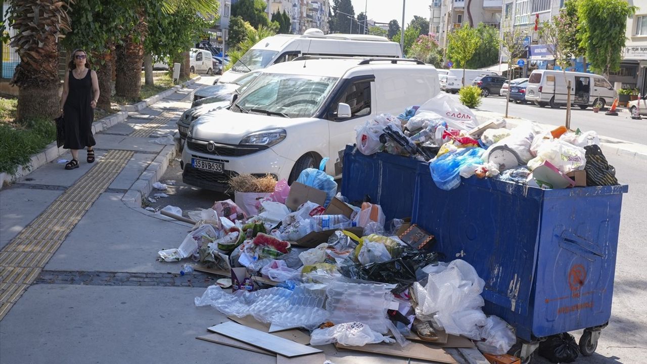 İzmir'deki Belediyelerde İşçilerden İş Bırakma Eylemi