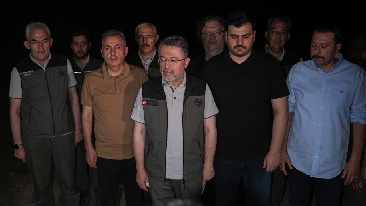 İzmir'deki Orman Yangınları Üzerine Bakan Yumaklı'dan Açıklamalar