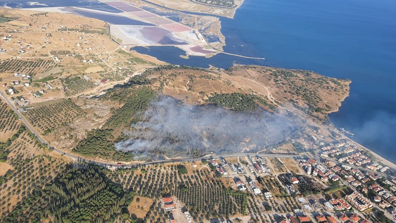 İzmir'deki Yangın Kontrol Altına Alındı