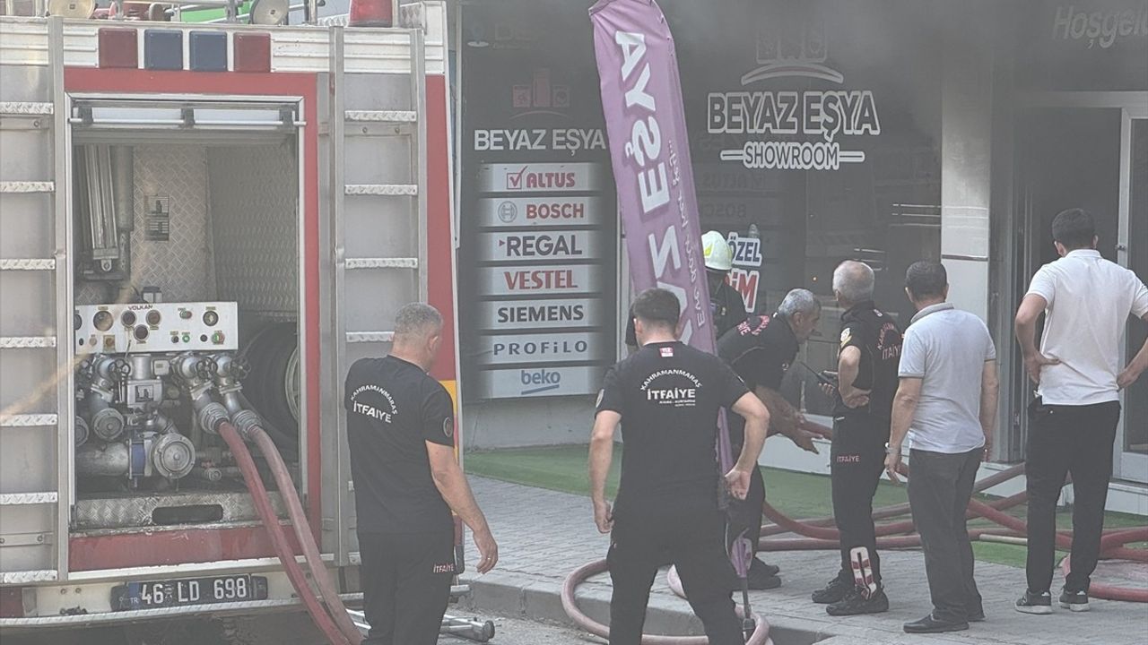 Kahramanmaraş'ta Mobilya Mağazasında Yangın