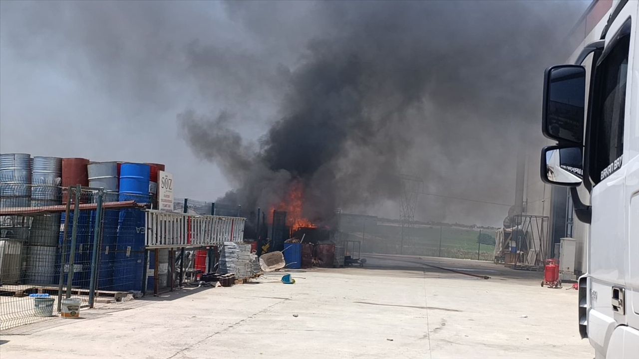 Kapaklı'daki Kimya Fabrikasında Yangın Kontrol Altında