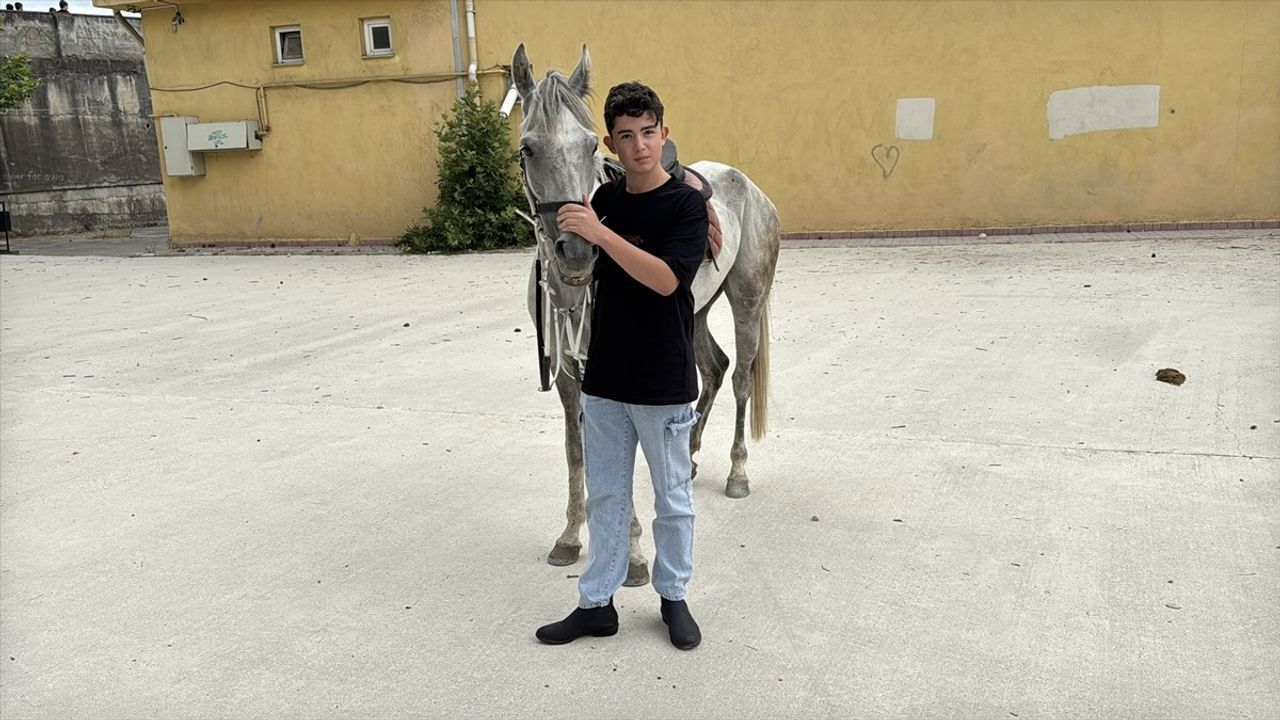 Karabük'te LGS Sonrası Öğrenciye At Hediye Edildi