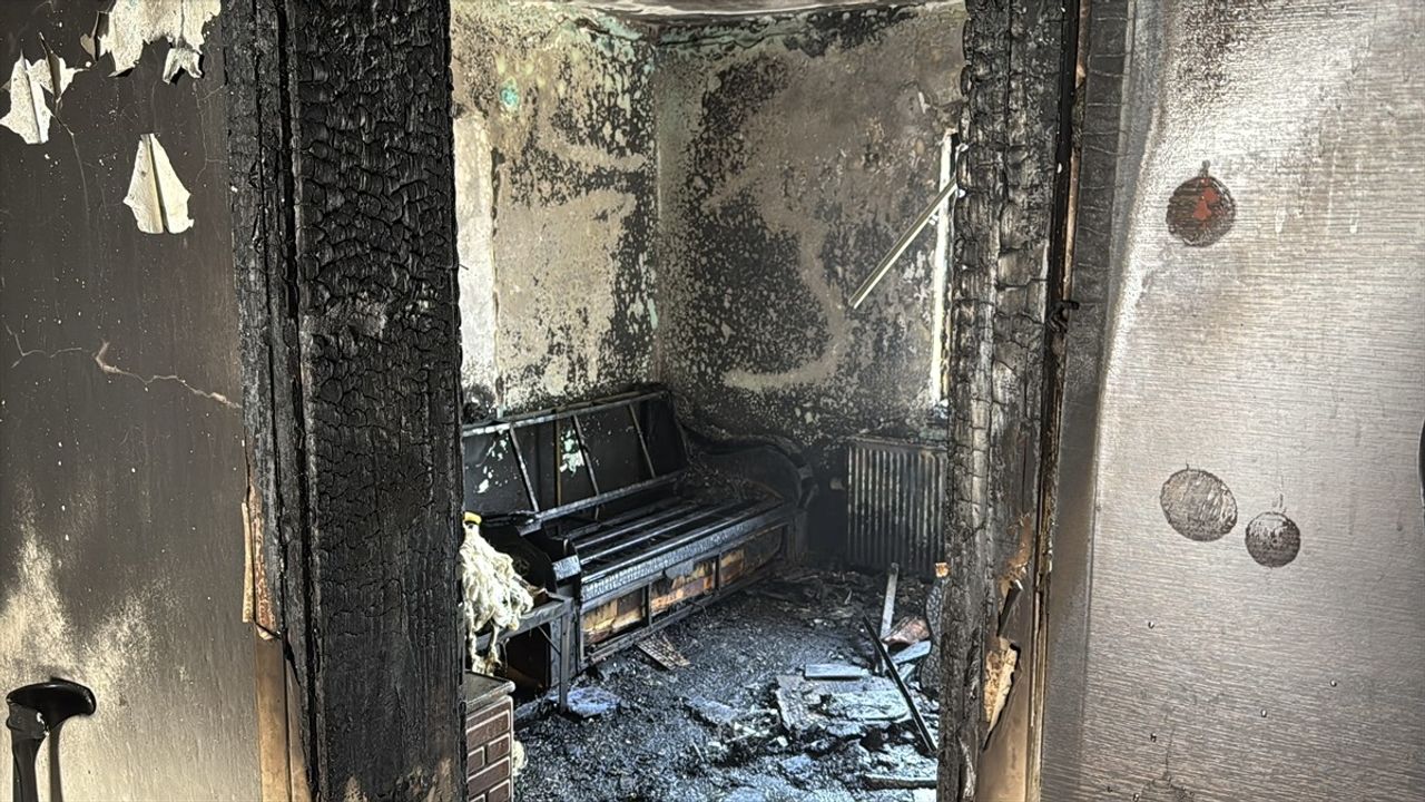 Karabük'te Yangın Felaketi: 2 Katlı Ev Küle Döndü