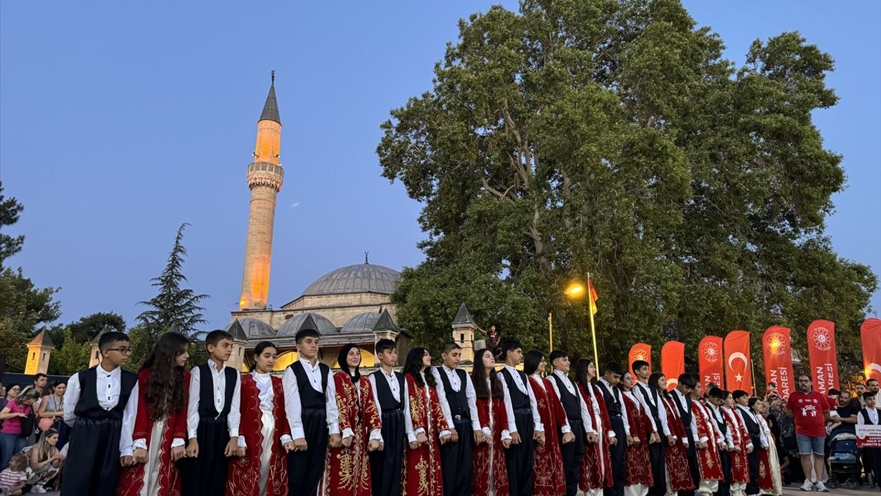Karaman'da Halk Oyunları Yıldızlar Türkiye Şampiyonası Kortej Yürüyüşü Düzenlendi