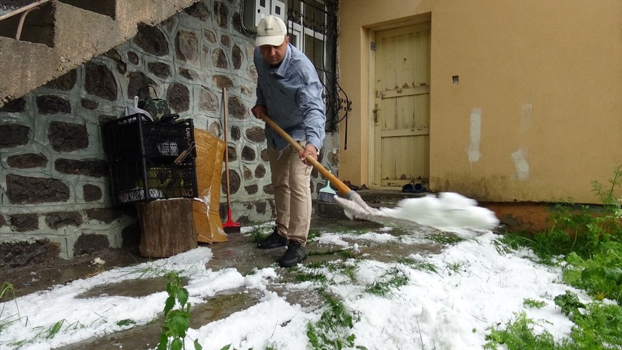 Kars Sarıkamış'ta Sağanak ve Dolu Etkili Oldu