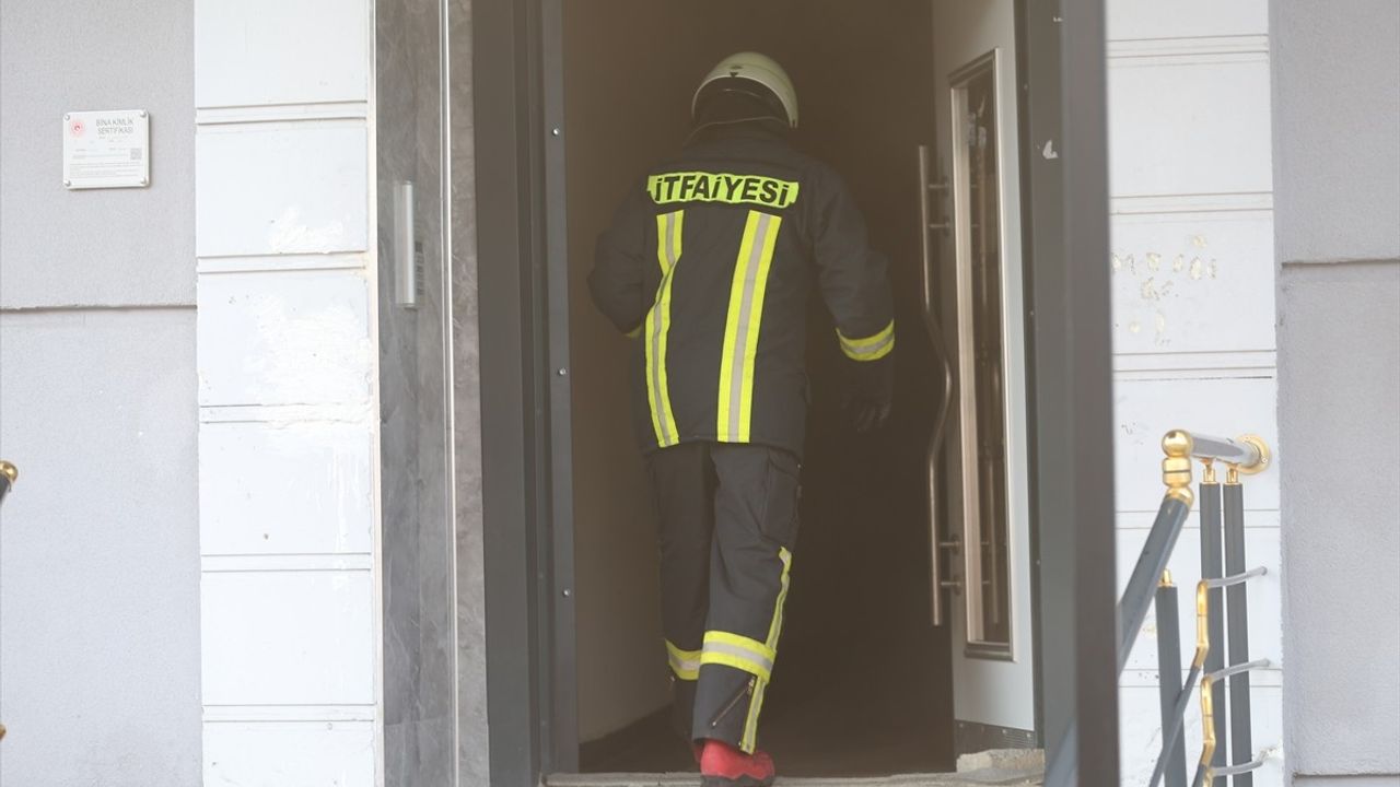 Kars'ta 5 Katlı Binada Patlama ve Yangın