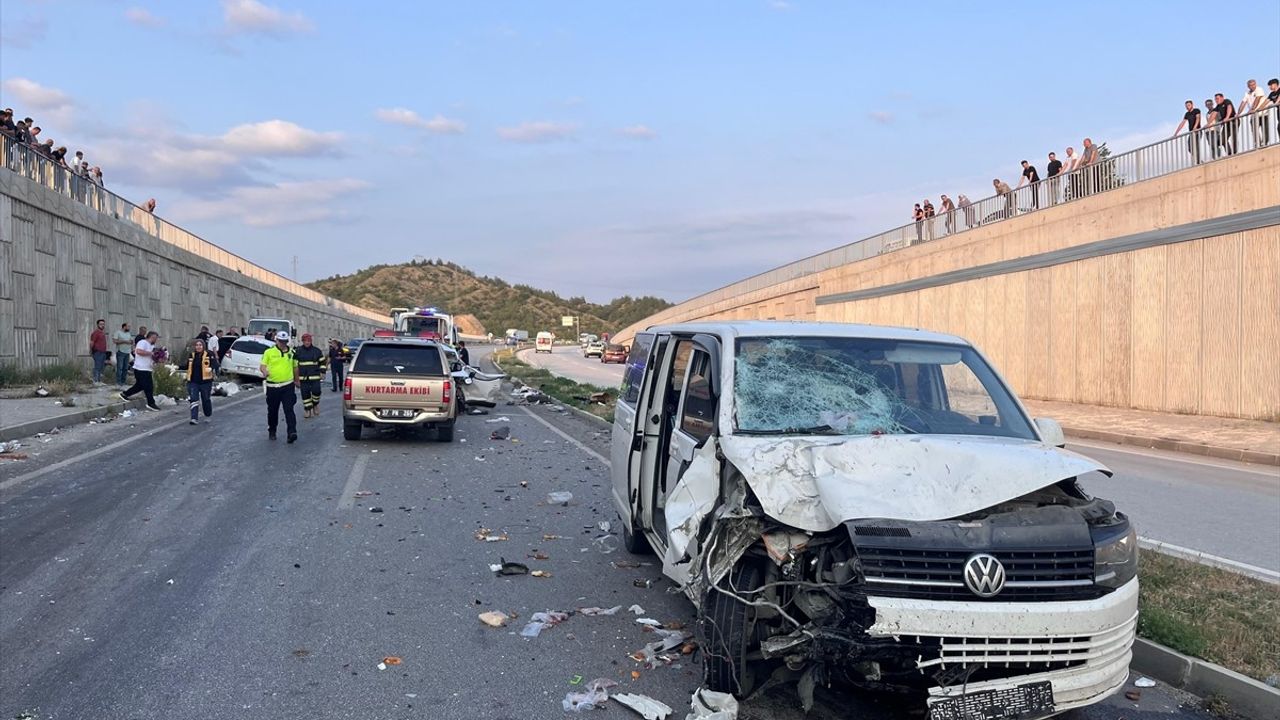 Kastamonu'da Üç Araçlı Trafik Kazası: 9 Yaralı