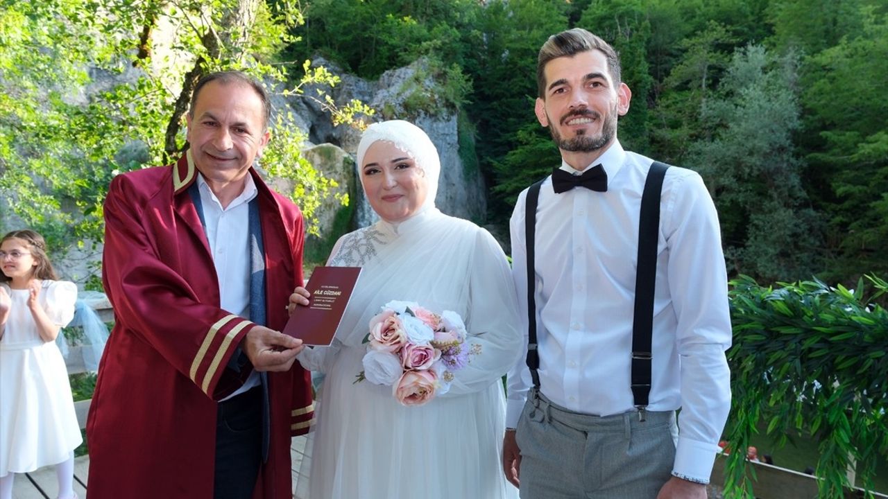 Kastamonulu Çift Ilıca Şelalesi'nde Nikah Tazeledi