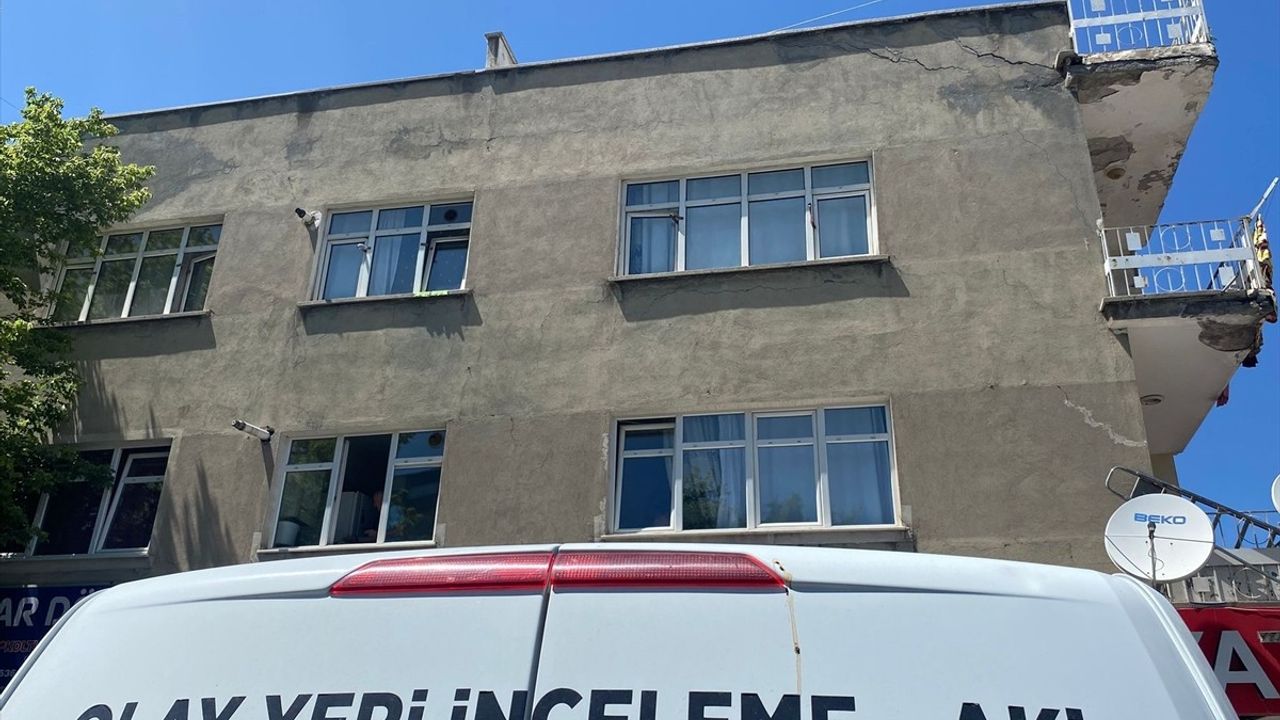 Kayseri'de Pencereden Düşen Çocuğun Durumu Ciddi