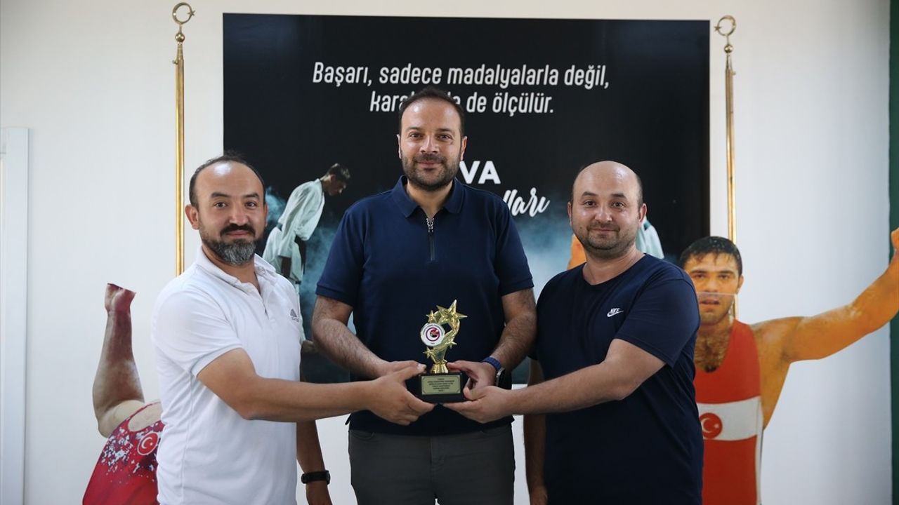 Kayseri Yeşilay ERVA Spor Kulübü'nden Minik Güreşçilere Ödül Töreni