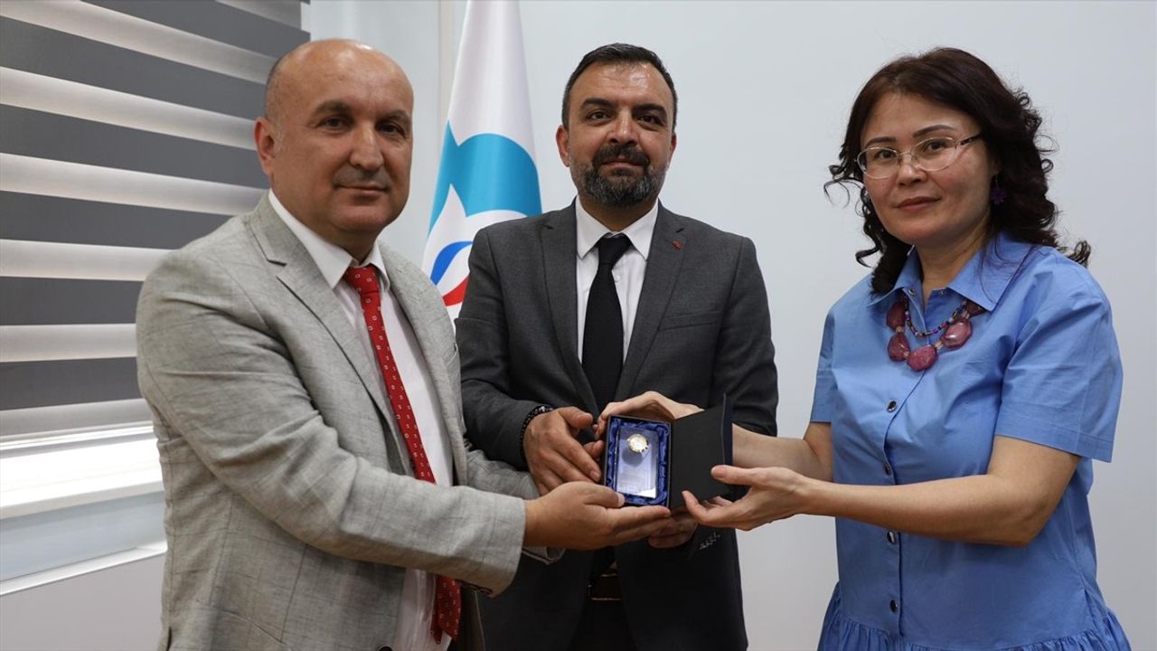 Kazakistan'da 'Türk Dünyası ve Pir-i Türkistan' Paneli