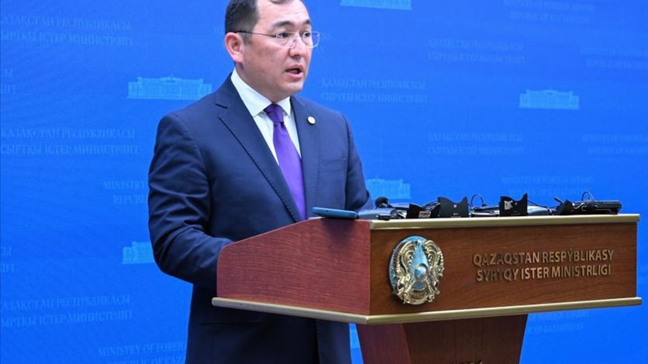 Kazakistan, İran'dan 74 Vatandaşını Tahliye Etti