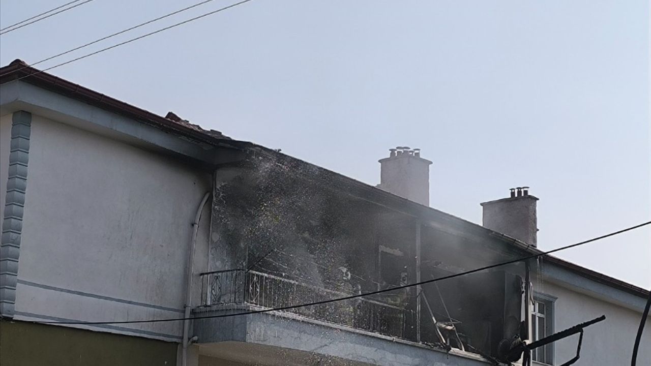 Kırıkkale'de 3 Katlı Apartmanda Yangın