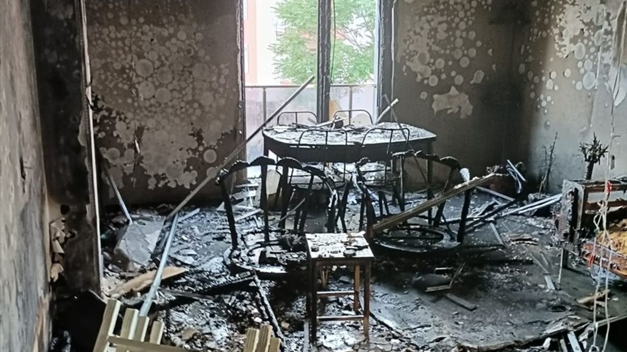 Kırıkkale'de Apartman Yangını: 8 Kişi Dumandan Etkilendi