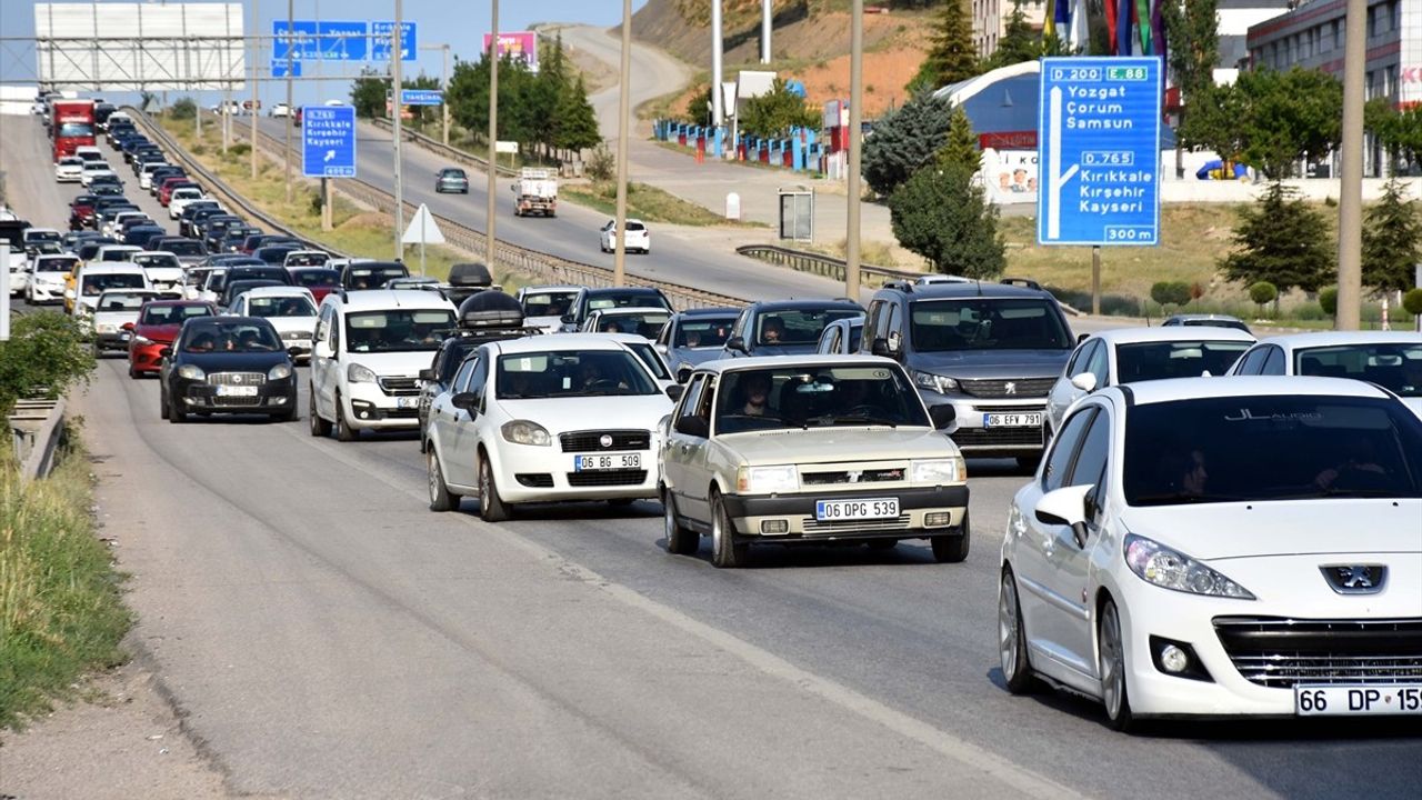 Kırıkkale'de Bayram Dönüş Trafik Yoğunluğu