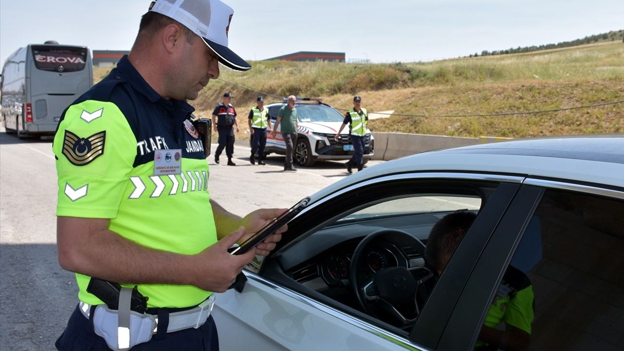Kırıkkale'de Bayram Öncesi Trafik Yoğunluğu Artıyor