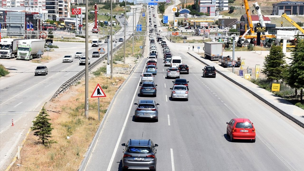 Kırıkkale'de Kurban Bayramı Trafik Yoğunluğu