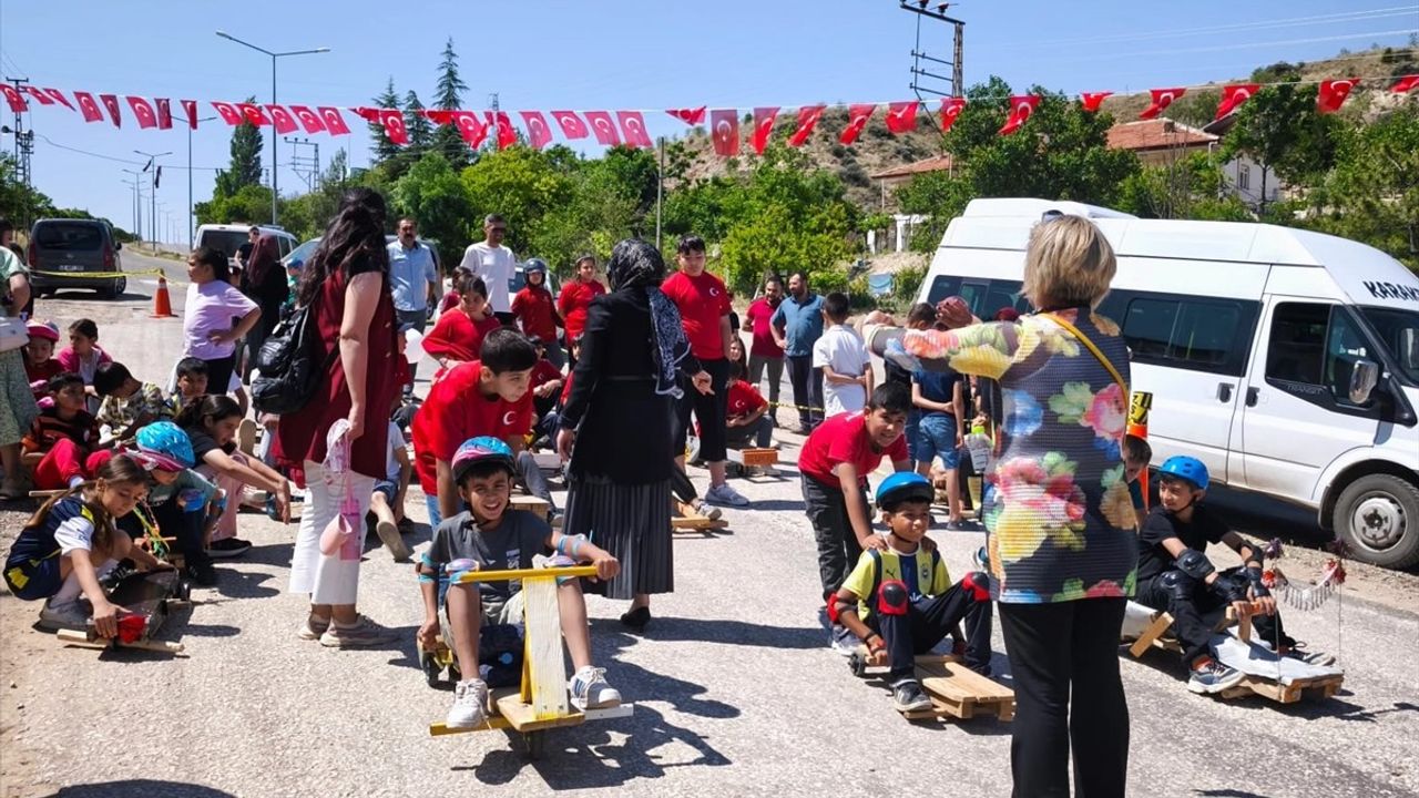Kırıkkale'de Öğrenciler Geri Dönüşümle Yarıştı