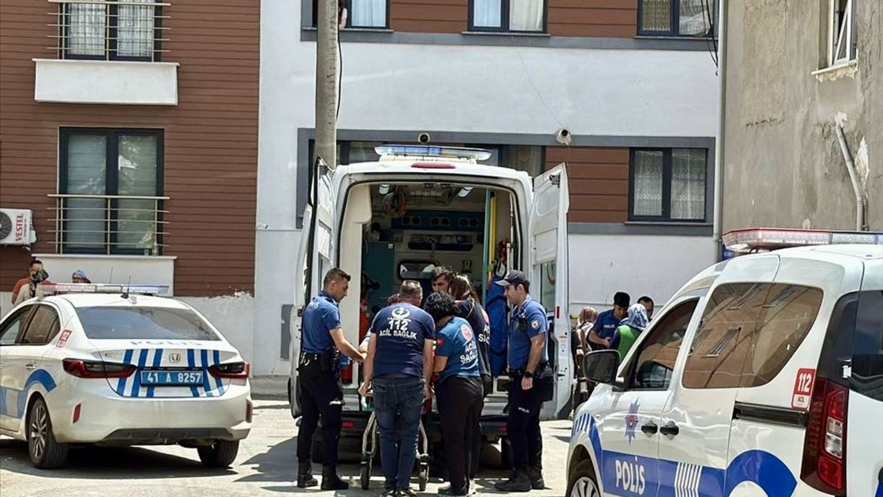 Kocaeli'de Kavga: 1 Polis ve 2 Kişi Yaralandı