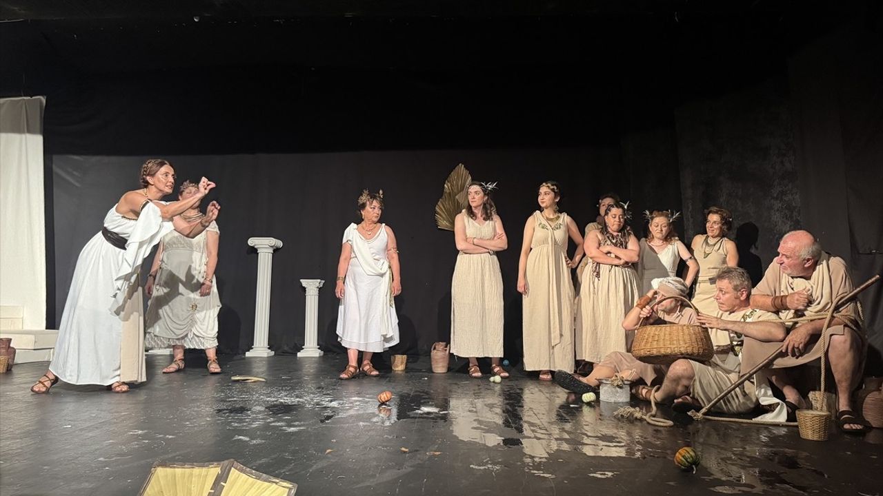 Kocaeli'de Lysistrata Oyunu Sahnelendi