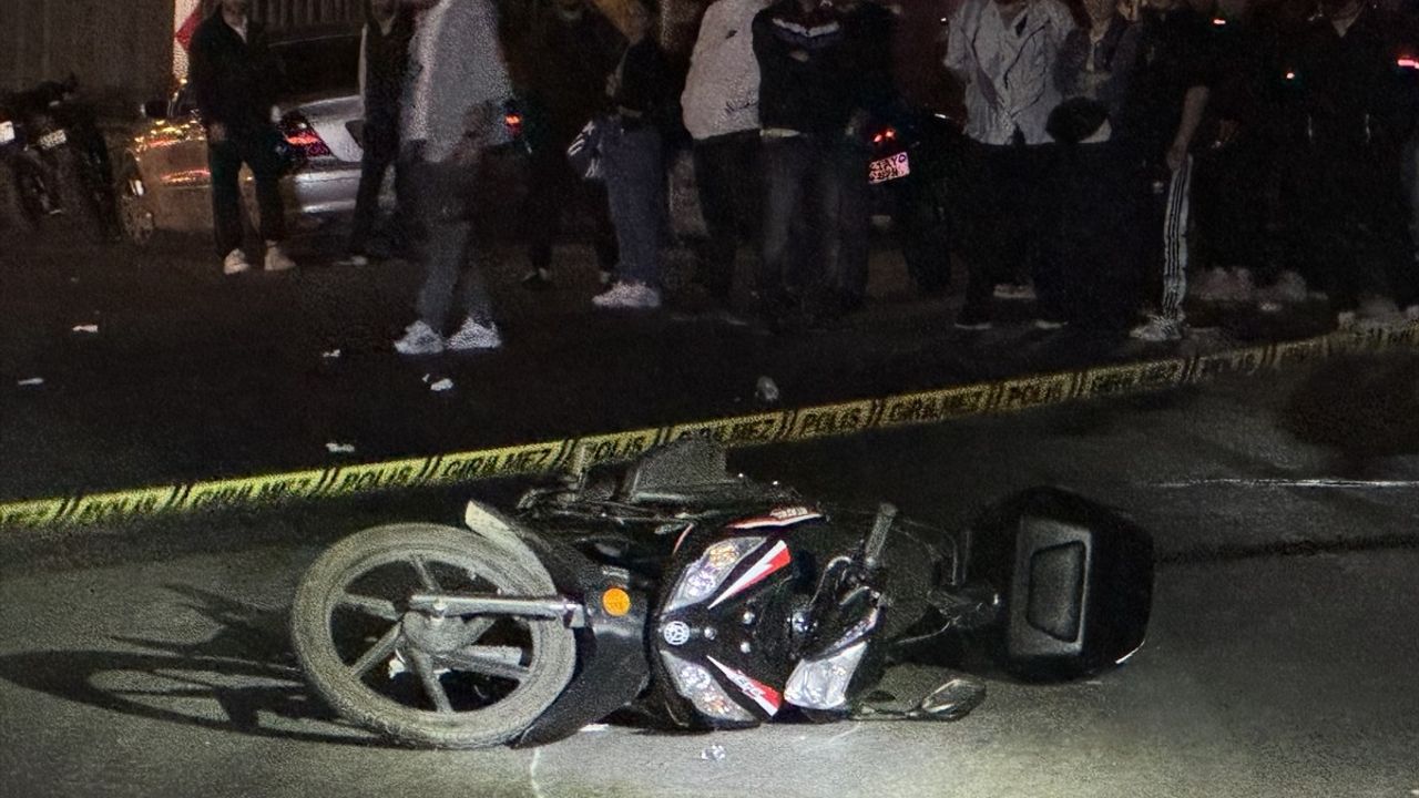 Kocaeli'de Tır ve Motosiklet Çarpışması: 1 Kişi Hayatını Kaybetti