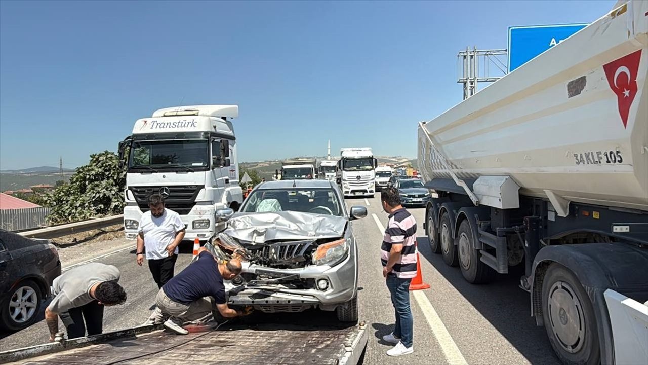 Kocaeli'deki Zincirleme Kaza Ulaşımı Aksattı
