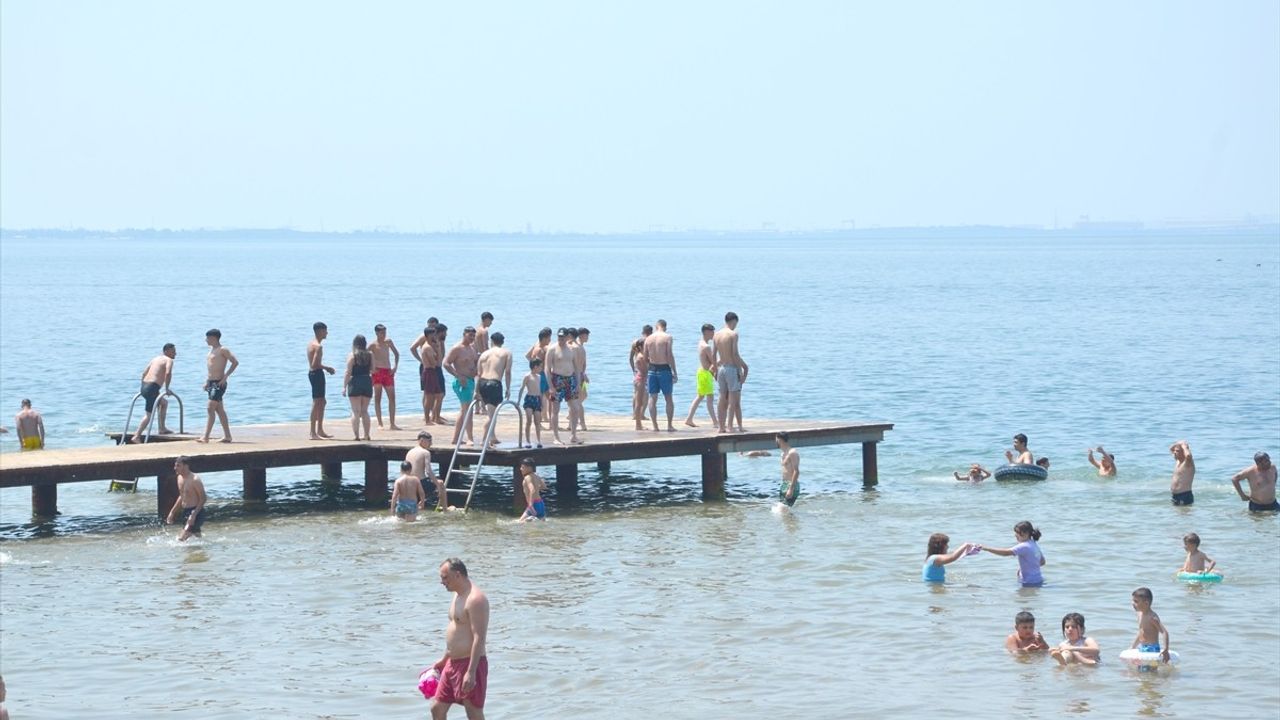 Kocaeli'nin Plajlarında Bayram Yoğunluğu